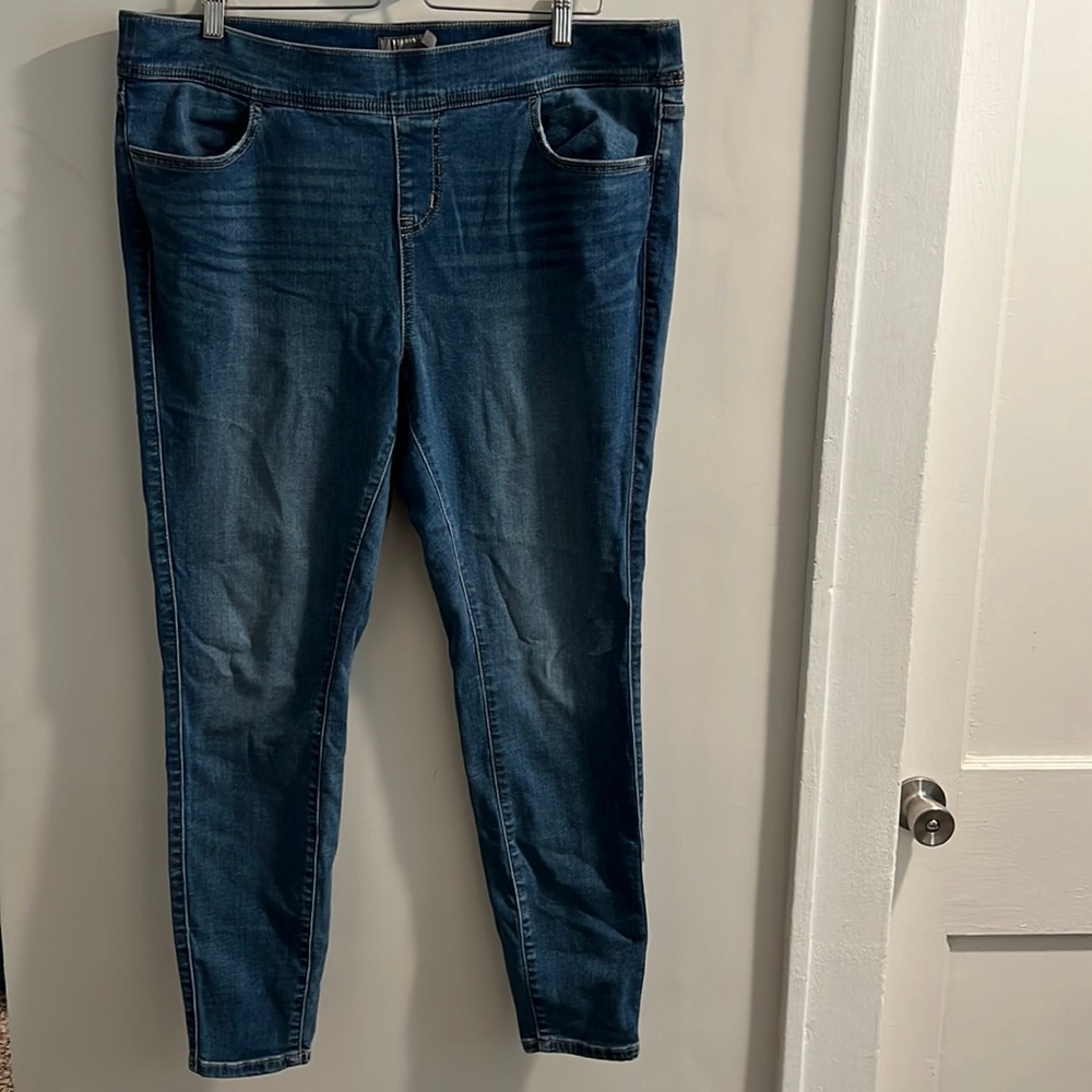Torrid medium blue skinny jeans size 2R